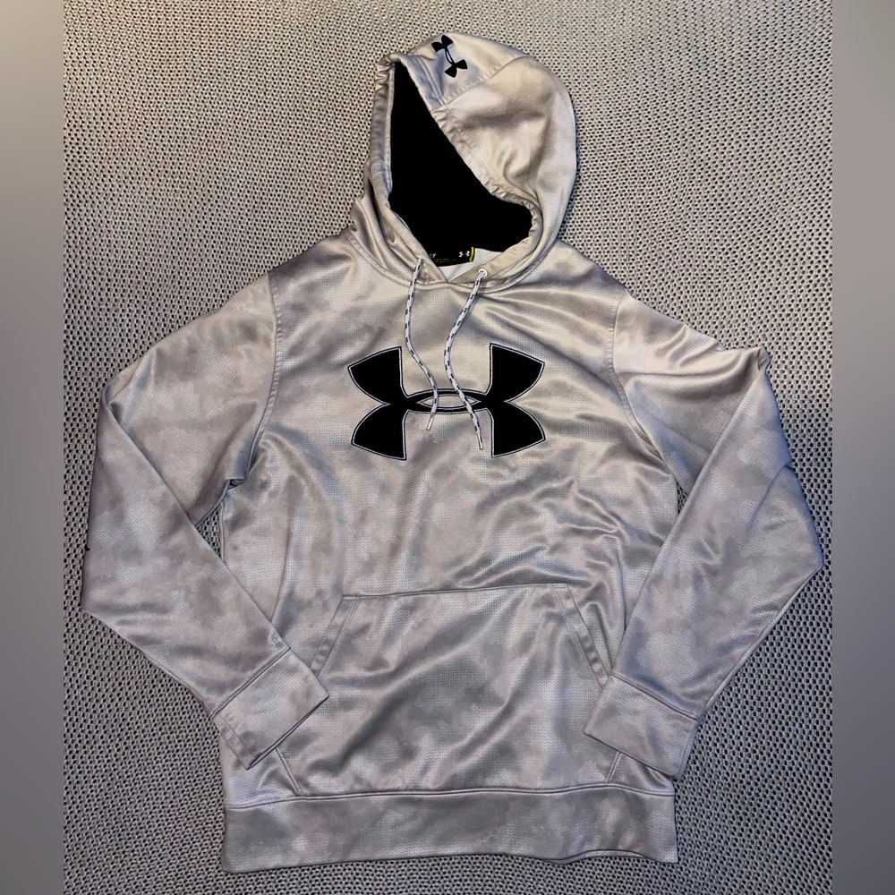 Under Armor Hoodie. Size: S
